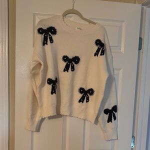 Elegant White Sweater with Black Bow Details
